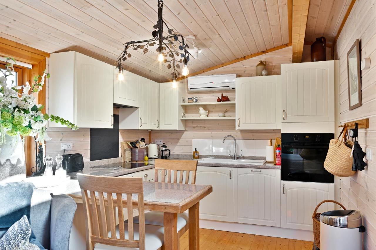 The Lodge - Luxury Lodge With Super King Size Bed, Kitchen & Shower Room Hurstpierpoint Eksteriør bilde