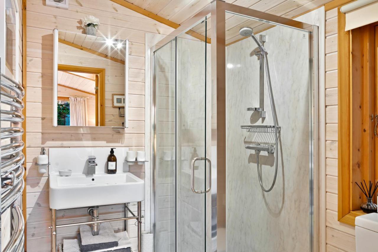 The Lodge - Luxury Lodge With Super King Size Bed, Kitchen & Shower Room Hurstpierpoint Eksteriør bilde